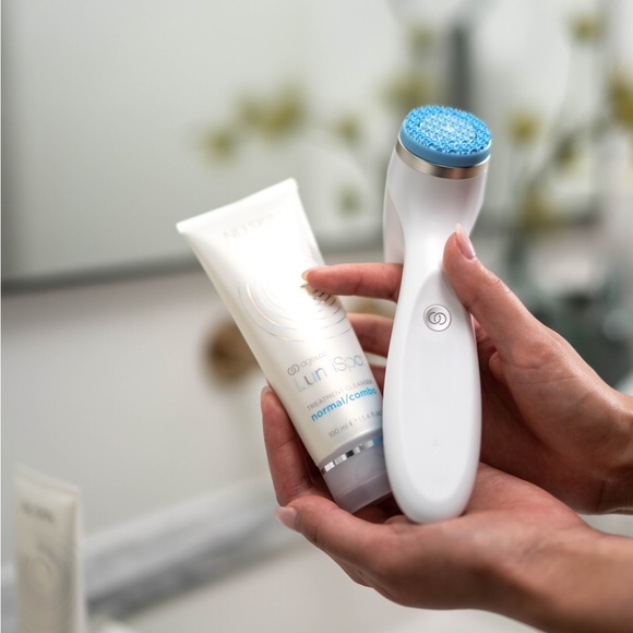 COPY - Lumispa io Cleansing Beauty Device & Acne Clear Line Products - Picture 10 of 15